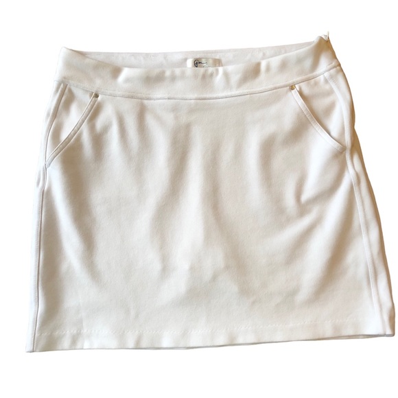 Greg Norman Collection Pants - Greg Norman white stretch skort w/hidden side zipper,two side pockets one back